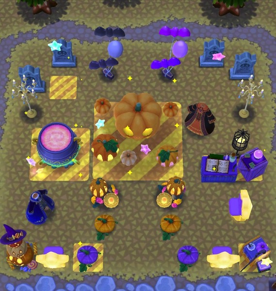 An overhead view of the Magical Halloween 3 class. The items that are highlighted are the ones that the player must add.