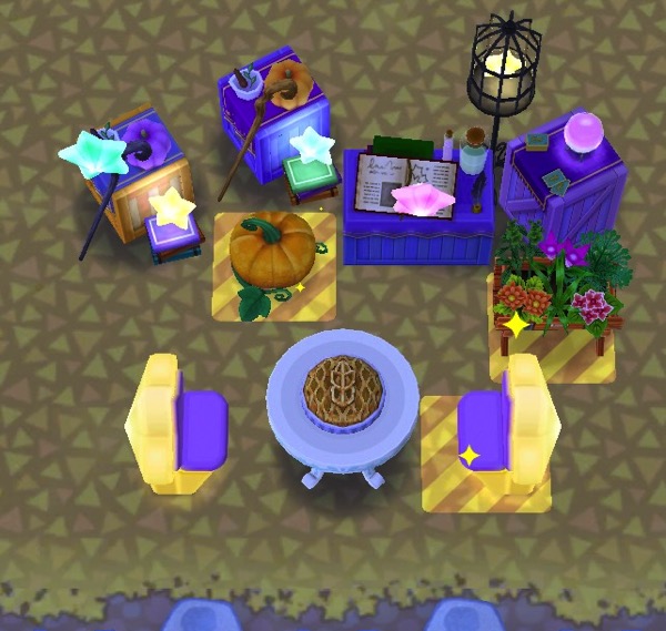 An overhead shot of the items in the Magical Halloween class. The items that are highlighted are the ones the player must put into the right place.