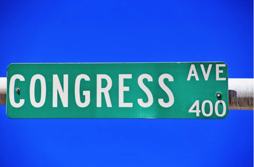 A green road sign that says "Congress Ave 400" by Mark Konig on Unsplash